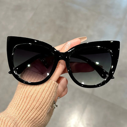 Retro Cat Eye Sunshades - Gradient Lens Specs for Women